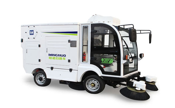 策勒四轮扫路车MN-S1800配备240L标准垃圾桶